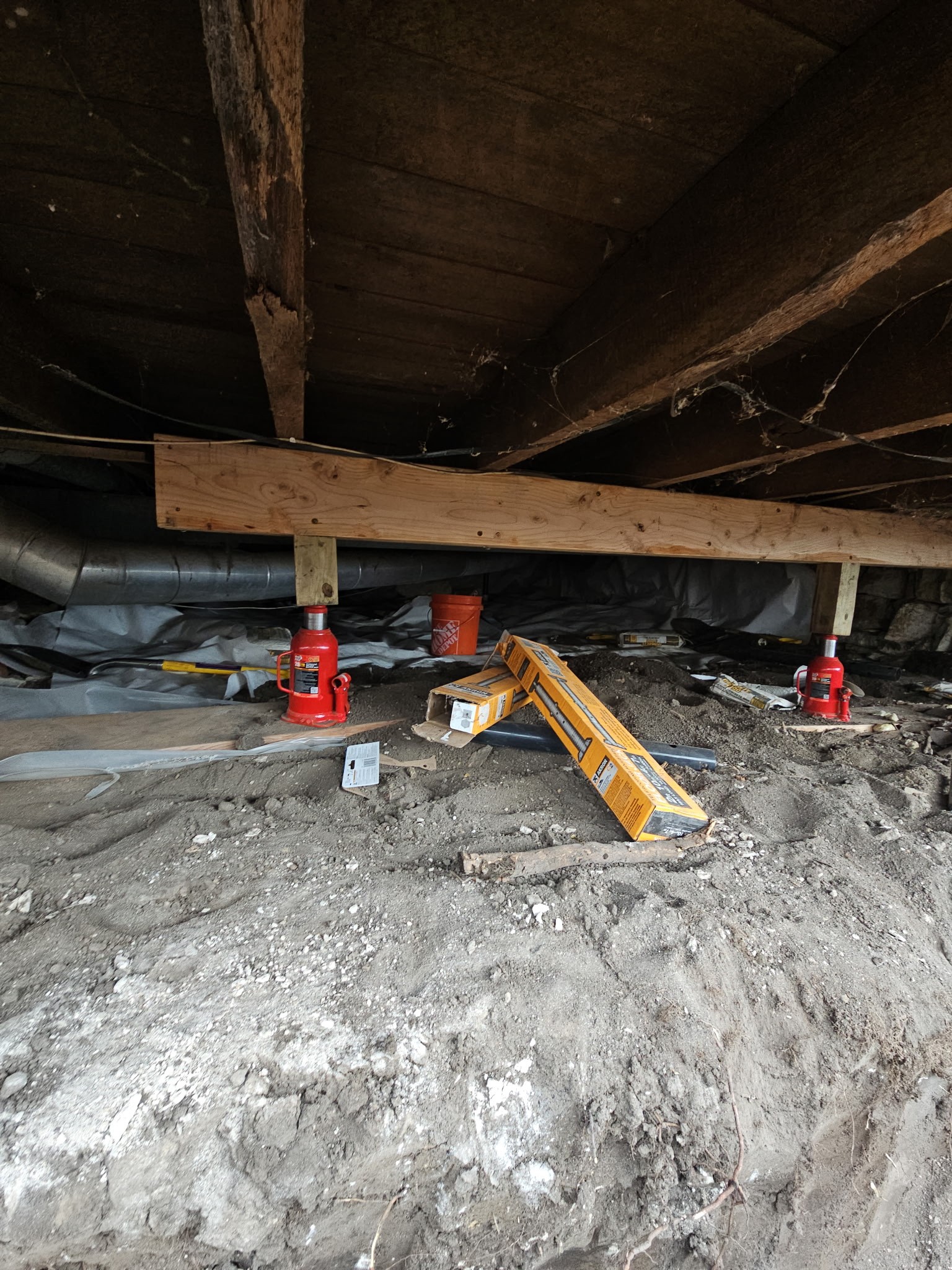Sealed crawlspace with full encapsulation and dehumidifier